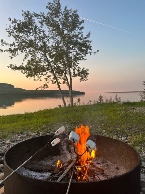 Campfire, camp Lake Camping Aesthetic, Camp Astethic, Camping Astethic Pictures, Summer Aesthetic Country, Aesthetic Camping Pictures, Kristina Aesthetic, Camping Astethic, Camping Photo Ideas, Summer Camping Aesthetic