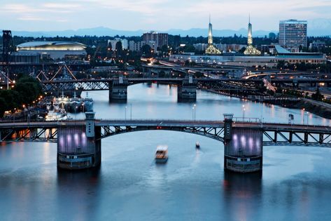 The Morrison Bridge - The Willamette Light Brigade Portland Bridges, Wave Of Light, Engineering Activities, Famous Bridges, Bridgetown, Below Deck, Light Wave, Oregon Travel, Inner City