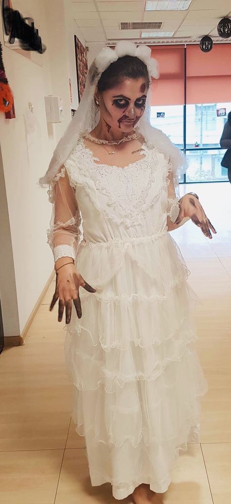 Killer Bride Costume Halloween, Scary Bride Costume, Zombie Bride Halloween Costume, Zombie Bride Costume, Halloween Bride Costumes, Bride Halloween, Dead Bride, Zombie Bride, Sunday Scaries