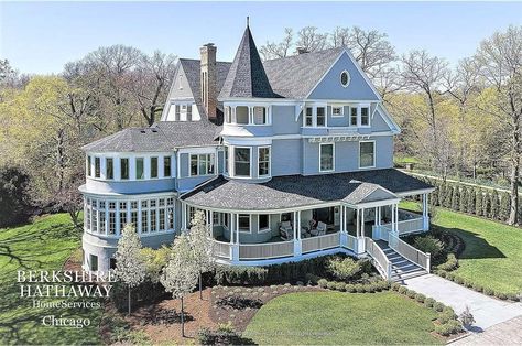 Spectacular Queen Anne House in Highland Park IL for sale Highland Park Illinois, Queen Anne House, Victorian House Plans, Victorian Style Homes, Fotografi Kota, Victorian Mansions, Victorian Architecture, Sims House, Dream House Exterior