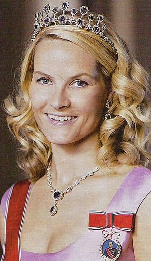 Ugly Tiaras: A Hot Mess on Various Royal and Princely Heads – The Royal Correspondent Norwegian Royalty, Royalty Crown, Royal Crowns, Princess Victoria Of Sweden, Style Royal, Royal Tiaras, Estilo Real, Princess Madeleine, Princess Alexandra