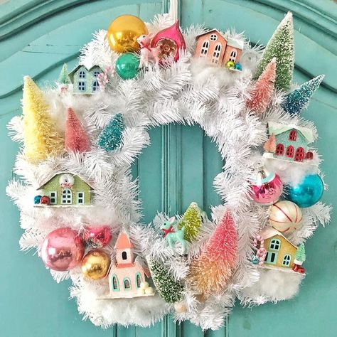 My First House, Vintage Ornament Wreath, House Wreath, Vintage Christmas Crafts, Kitsch Christmas, Merry Bright Christmas, First House, Xmas Wreaths, Holiday Christmas Tree