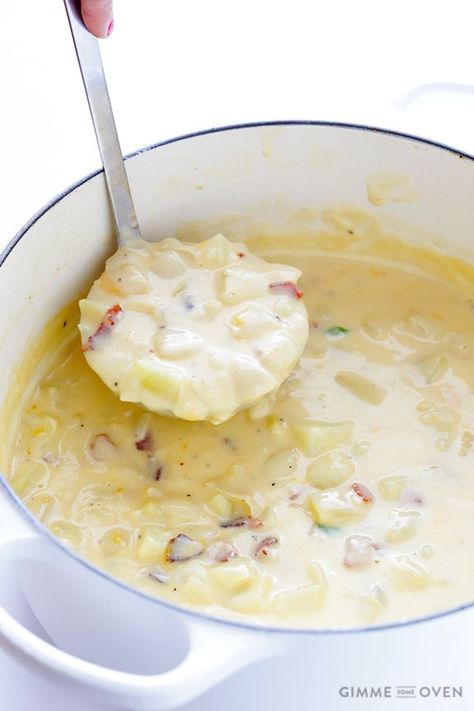 Potato Soup | gimmesomeoven.com Classic Potato Soup Recipe, Potato Soup Easy, Gimme Some Oven, Crock Pot Recipes, Potato Soup Recipe, Think Food, Soup And Sandwich, Ww Recipes, Potato Soup