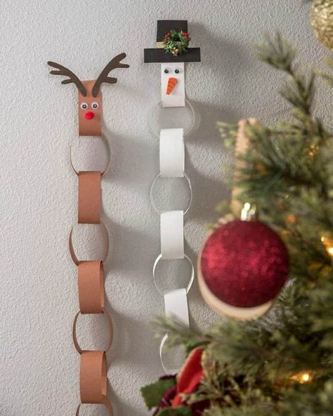 Weihnachten basteln mit Kindern zum Advent - 7 Bastelideen Paper Chain Christmas, Diy Paper Chain, Kids Advent Calendar, Countdown For Kids, Kids Advent, Paper Blog, Paper Chain, Christmas Crafts For Toddlers, Paper Christmas Decorations