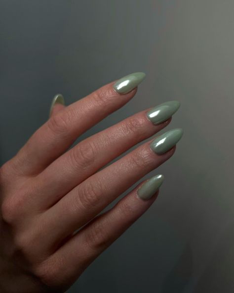 These 9 Spring 2024 Nail Trends Are Going to Be Everywhere | Who What Wear UK Tangerine Nail Polish, Black Chrome Nails, Purple Chrome Nails, Vacation Nails Beach, Nails For Fall, Random Knowledge, Fresh Nail, Pink Chrome Nails, Pretty Nail Colors