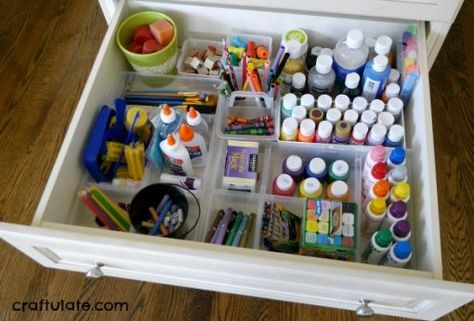 Craft Drawer Organization, Craft Organization Ideas, Unique Scrapbooks, House Storage, Drawer Organization, Craft Cabinet, Art Supply Organization, Art Cart, Kids Art Supplies