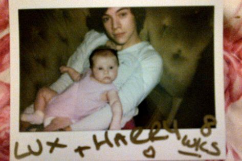 One Direction and Baby Lux - Mirror Online Harry And Lux, Baby Lux, Gemma Styles, Harry Styles 2013, Harry Styles Imagines, Harry Styles Cute, Louis And Harry, One Direction Pictures, I Love One Direction