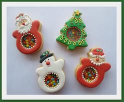 3d Cookies Ideas, Window Cookies Christmas, Isomalt Cookies Christmas, Isomalt Cookies, Piñata Cookies, Snowglobe Cookies, Pinata Cookies, Window Cookies, Decorated Christmas Cookies