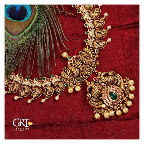 Eye Catching From GRT Jewellers ~ South India Jewels Grt Jewellers Necklace Set, Grt Jewellers, Mango Haram, Antique Necklace Gold, Gold Stone Necklace, Traditional Wedding Jewellery, Kalyan Jewellers, 22 Carat Gold Jewellery, Haram Designs