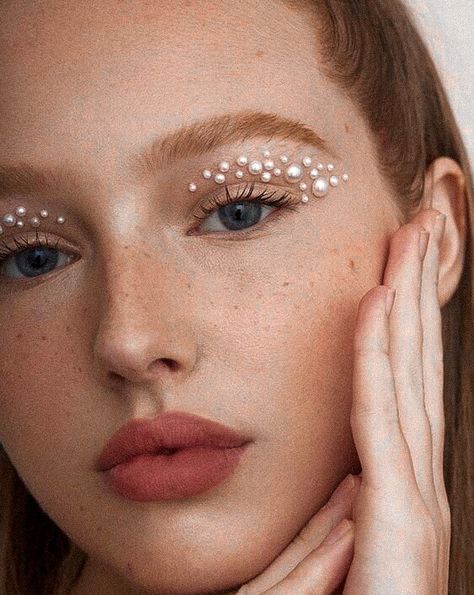 Pearl Makeup Looks, Pearl Eye Makeup, Eye Makeup Natural, Pearl Makeup, Fashion Show Makeup, Rhinestone Makeup, Makeup Portfolio, Rave Makeup, Dope Makeup