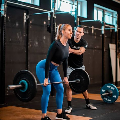 Fitness Coach Photoshoot, Crossfit Wallpaper, Coach Crossfit, Gym Commercial, Gym Group, Gym Photoshoot, Crossfit Coach, Gym Photography, Friends Workout