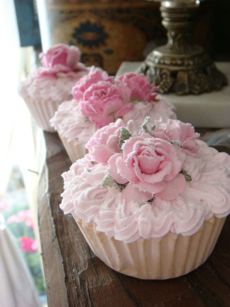 Faux Cupcakes, Faux Cake, Shabby Chic Party, Fake Cupcakes, Faux Food, Cupcakes Decorados, Fairy Cakes, Beautiful Cupcakes, Fake Cake