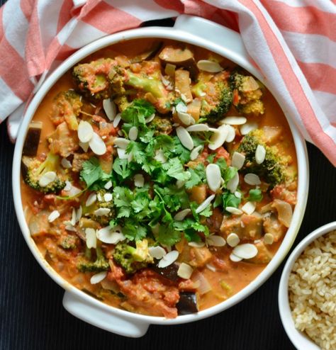 Late Summer Dinner, Broccoli Curry, Broccoli Recipes Healthy, Recipe Eggplant, Plum Pie, Eggplant Curry, Vegan Eggplant, Empanada Recipe, Vegan Gluten Free Recipes