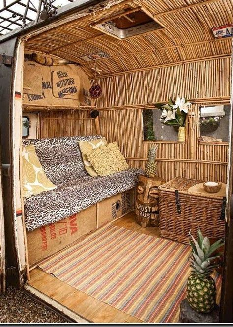 rústico T4 Camper Interior Ideas, Vw Kampeerwagens, Kombi Trailer, Old Van, Vw Bus Interior, T4 Camper, T3 Vw, Kombi Motorhome, Bus Interior