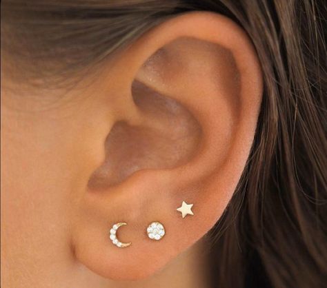 Ušný Piercing, Piercing Labret, Moon Shine, Cool Ear Piercings, Pretty Ear Piercings, Cute Ear Piercings, Geode Earrings, Bar Stud Earrings, Daith Piercing