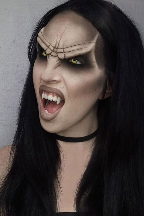 Dracula Makeup Idea Dracula Makeup, Vampire Makeup Ideas, Vampire Makeup Looks, Haunt Makeup, Vampire Makeup Halloween, Scary Vampire, Vampire Makeup, Special Fx Makeup, Horror Makeup