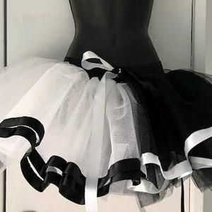 Black And White Clown Costume Women, Tutu Skirt Drawing, Clown Dance Costume, Black And White Clown Costume, Clown Skirt, Dark Burlesque, Burlesque Halloween, Seussical Costumes, Clown Costume Women