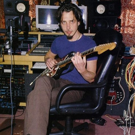 Chris Cornell, Guitar, Sound