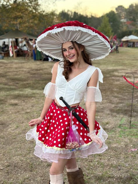 Mushroom Woman Costume, Mushroom Skirt Outfit, Mushroom Princess Costume, Mushroom Cosplay Diy, Mushroom Queen Costume, Mushroom Renfaire Outfit, Mushroom Person Costume, Mushroom Outfit Ren Fair, Adult Mushroom Costume