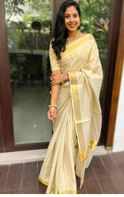 Set Saree Kerala, Kerala Traditional Saree, Happy Vishu, Kerala Saree Blouse, South Indian Silk Saree, Onam Saree, Silk Saree Blouse Designs Patterns, Kasavu Saree, Simple Saree Designs