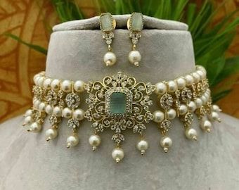 Indian Jewelry Choker Sets, Sapphire Indian Jewelry, Western Jwellary Design, Choker Necklace Designs Indian, Jewelry Design Necklace Choker, Choker Necklace Designs Gold Indian, Indian Necklace Designs, Gold Indian Necklace, Indian Jewelry Choker