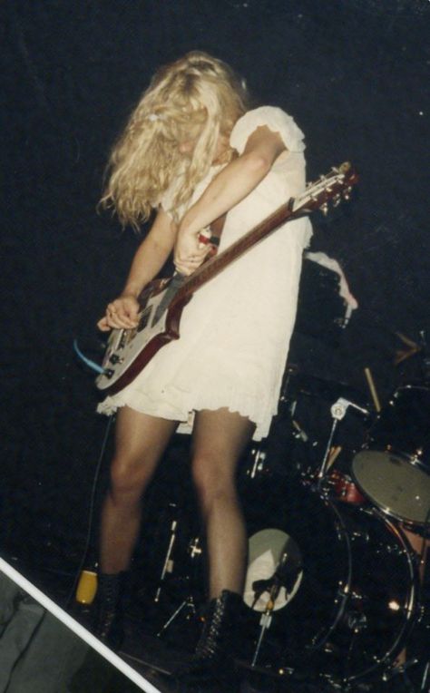 Riot Grrrl Fashion, Kat Bjelland, Where Did You Sleep Last Night, 90s Grunge Aesthetic, Chica Punk, Rockstar Aesthetic, Grunge Band, Riot Grrrl, Punk Girl