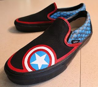 probably my favorite that I've made. Captain America shoes (custom painted Vans Slip-Ons) Captain America Shoes, Disney Painted Shoes, Marvel Shoes, Shoe Painting, Painted Shoes Diy, Painted Canvas Shoes, Halloween Coustumes, Custom Painted Shoes, Designed Shoes