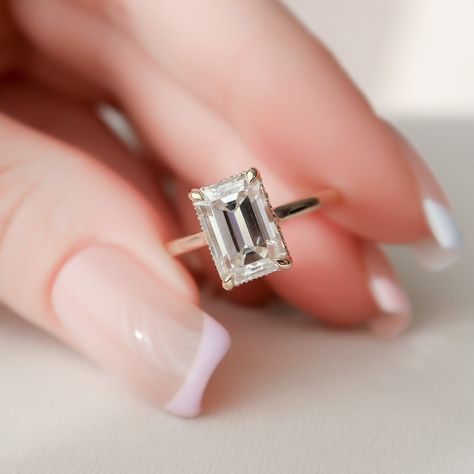 2.5 CT Emerald Cut Moissanite Engagement Ring, Emerald Cut Engagement Ring, Emerald Solitaire, Solitaire Engagement Ring, 2.5ct Emerald Cut ● Ring Details ● ♥ Main Stone Shape : Emerald CUT ♥ Main Stone Carat Weight : Appx 2.5 carat ♥ Stone Type: Moissanite (VS) / Moissanite (VVS) / Lab simulated ♥ Stone Color: D Color ♥ Stone Clarity: VS / VVS ● Metal Detail ● → Silver (925 Silver/935 Argentium Silver) → Solid Gold (10KT, 14KT, 18KT) → Platinum → Metal Color: Rose, White, Yellow → Metal Stamp Engraving: Yes ● Ring Size ● → We can make the ring in any size if the ring size is not listed. Please contact us, we'll customize it for you. ● Phone number ● → Please leave your contact number in note of order or send to me through message, we need to make sure the package arrived safely, which is Pave Setting Engagement Ring, Emerald Cut Moissanite Engagement Ring, Hidden Halo Engagement Ring, Halo Engagement Ring Sets, Emerald Cut Moissanite, Moissanite Diamond Rings, Gorgeous Engagement Ring, Types Of Diamonds, Halo Setting