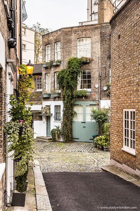 Halkin Mews in Belgravia, London is one of the prettiest streets in the area.  #mews #london #belgravia Belgravia London, Kentish Town, London Living, Mews House, Photo Walk, London Places, London Town, London Photography, London Life