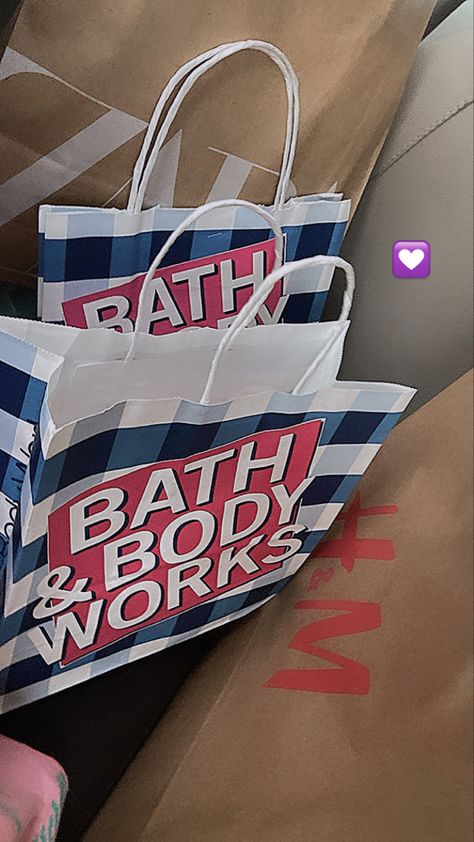 Shopping Bags Snapchat Story, Bath And Body Works Aesthetic, Skincare Videos, Funny Snapchat, Boutique Business, Boujee Outfits, Bag Aesthetic, Skincare Video, Hair Stylist Life