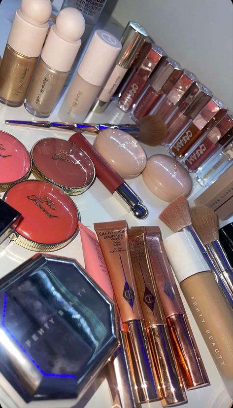 Makeup Snap, Makeup Collection Goals, Expensive Makeup, Eyeshadow Products, A Daily Routine, Casual Makeup, Work Makeup, Birthday Makeup, Makeup Is Life