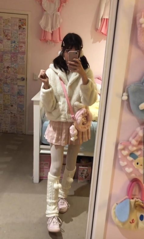 Pink Outfits Cutecore, Kawaii Style Outfits Pink, Animecore Outfit Aesthetic, Kawaii Core Outfit Pink, Kawaii Outfits For Winter, Harajuku Outfits Kawaii, Cute Core Outfit Pink, Pink Harajuku Fashion, Cute Core Outfit Idea