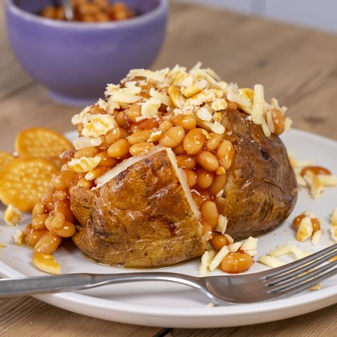 Jacket Potato Recipe, Jack Potato, Stadium Food, Mexican Potatoes, Jacket Potatoes, Jacket Potato, Cheese Potatoes, Healthy Food Dishes, Potato Recipe