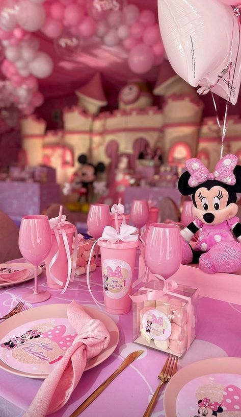 Diy Minnie Mouse Centerpieces, Pastel Minnie Mouse, Minnie Mouse Birthday Theme, Minnie Mouse Theme Party, Minnie Mouse Balloons, Minnie Mouse Birthday Party Decorations, Minnie Mouse Birthday Decorations, Disneyland Birthday, 1st Birthday Girl Decorations