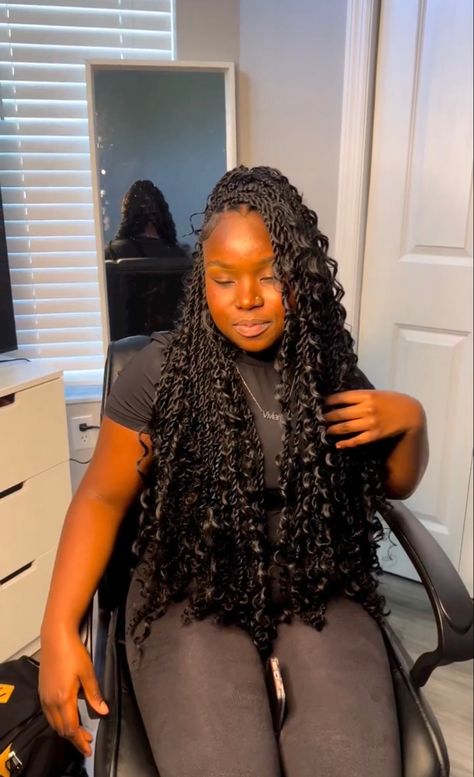 Styles For Island Twist With Curls, Hairstyle For Island Twist, Styling Island Twist Hairstyle, Island Twist On Locs, Island Twists Peek A Boo, Black Island Twist, Boho Twists Styles, Goddess Island Twist, Island Twist Style Ideas