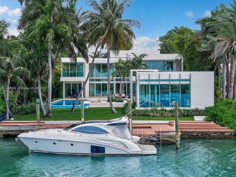 This 13144 square feet Single Family home has 9 bedrooms and 9 bathrooms. It is located at 30 Palm Ave, Miami Beach, FL. Miami Beach Mansion, Miami Living, Modern Estate, Palm Island, Mansions For Sale, Modern Mansion, Mansions Luxury, Bay View, Water Views