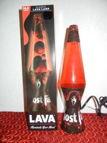 Ghost Face Room Ideas, 90s Lava Lamp, Scary Movie Room Decor, Horror Movie Halloween Party Ideas, Ghostface Merchandise, Horror Movie Room Decor, Horror House Decor, Aesthetic Halloween Bedroom, Horror Themed Room