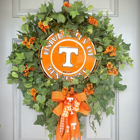 Available with 20% off. https://lauradesignswreaths.com/tn-vols-wreath-with-ivies-and-optional-flowers-or-bows/ #lauradesignswreaths #laura혜영 #rockytoptennessee #rockytop #volsdecor #tnvols #gobigorange #volsdoordecor Ut Wreath, Rocky Top Tennessee, Tn Vols, Rocky Top, Ivy, Wreath, Flowers