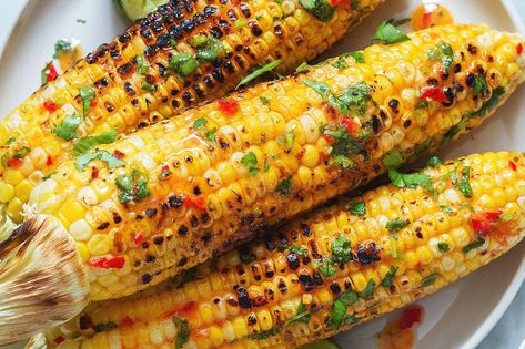 BBQ Memorial Day Recipes: 40+ BBQ Memorial Day Recipes Ideas to Make Your Party Memorable — Eatwell101 Easy Bbq Sides, Easy Corn Recipes, Bbq Side Dish Recipes, Tapenade Olive, Bbq Side Dishes Recipes, Grilled Corn On The Cob, Bbq Recipes Grill, Lime Butter, Chili Lime Seasoning