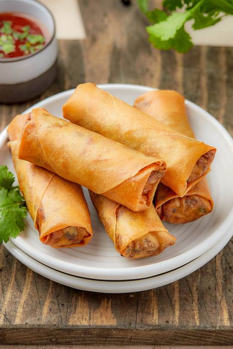 Vietnamese Fried Spring Rolls, Pork Spring Rolls, Lumpia Recipe, Fried Spring Rolls, Marion's Kitchen, Chicken Spring Rolls, Hearty Snacks, Spring Roll Recipe, Quick Appetizers