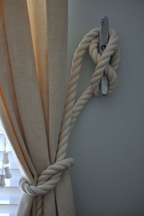 Find 16 over the top creative boat cleat decorating ideas for coastal decor here. DIY nautical decor ideas that are perfect for a lake house or beach house. Diy Nautical Decor, Boat Cleat, Diy Nautical, Koti Diy, Deco Marine, Nautical Room, Nautical Bedroom, Nautical Diy, Shore House