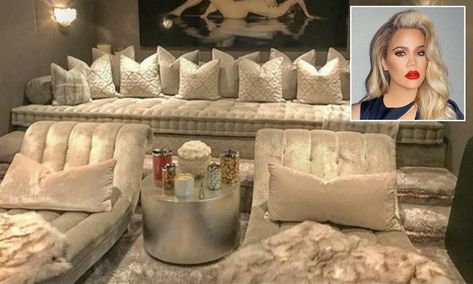 Khloé Kardashian's interior designer Martyn Lawrence Bullard has shared a photo of her home cinema on Instagram. The Keeping Up with the Kardashians star lives in Calabasas, Los Angeles Kardashian Bedroom Decor, Kardashian Bedroom, Kardashians House, Khloe Kardashian House, Kim House, Calabasas Homes, Kardashian Home, Home Theater Room Design, Theater Room Design