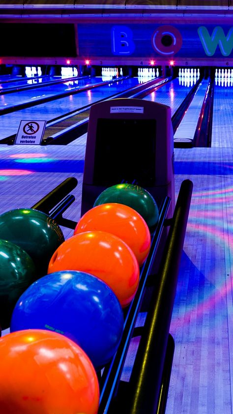 Bowling Wallpaper, Bowling Pictures, Flipagram Instagram, Bowling Balls, Cute Date Ideas, Bowling Alley, Bowling Ball, Creative Instagram Stories, Instagram Story Ideas