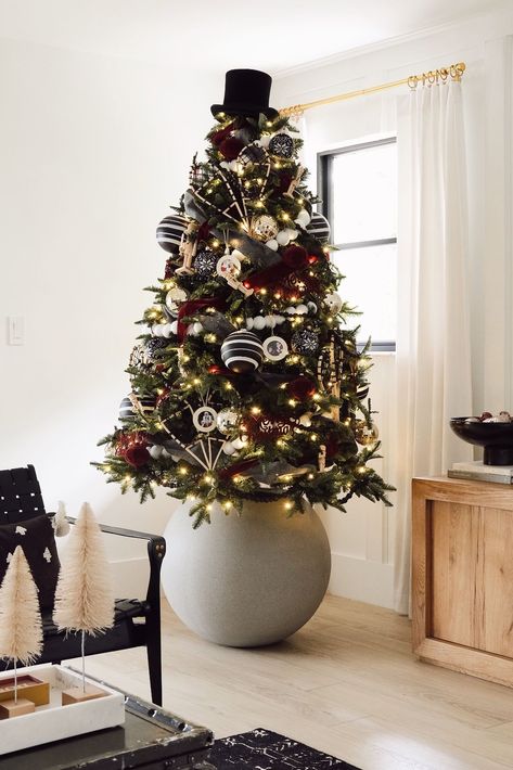 Christmas Tree In Black Pot, Christmas Tree In Large Pot, Christmas Trees In Planters, Flower Pot Christmas Tree Stand, Faux Christmas Tree In Planter, Modern Industrial Christmas Decor, Christmas Tree Pot Ideas, Christmas Tree In Vase, Christmas Tree In Planter Ideas