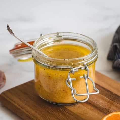 This tasty orange vinaigrette is tangy, sweet & savory. Plus it's Paleo & whole 30 compliant, sweetened with coconut aminos and orange juice. Sesame Citrus Dressing, Orange Salad Dressing Recipes, Ww Dips, Orange Vinaigrette Dressing, Kale Salad Dressing, Lemon Kale Salad, Citrus Salad Dressing, Salad Spinach, Orange Vinaigrette