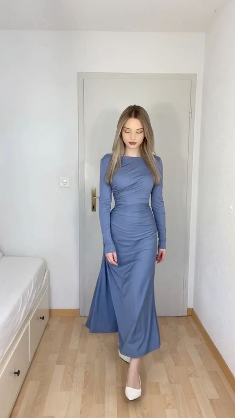 #christianoutfits instagram: laura_lutiq , tiktok: lauralutiq Laura Lutiq Outfits, Modest Fall Outfits, College Wardrobe, God Is Great, Modest Maxi Dress, Modest Outfit Ideas, Modest Maxi, Modest Outfit, Christian Woman