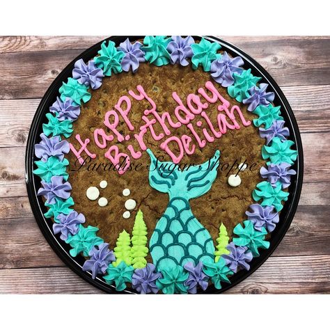 Mermaid Cookie Cake Ideas, Message Cookie Designs, Giant Cookie Decoration Ideas, Big Cookie Decorating Ideas, Mermaid Cookie Cake, Birthday Cookie Cake Designs, Cookie Cake Decorating Ideas, Giant Cookie Cake, Mermaid Cookie