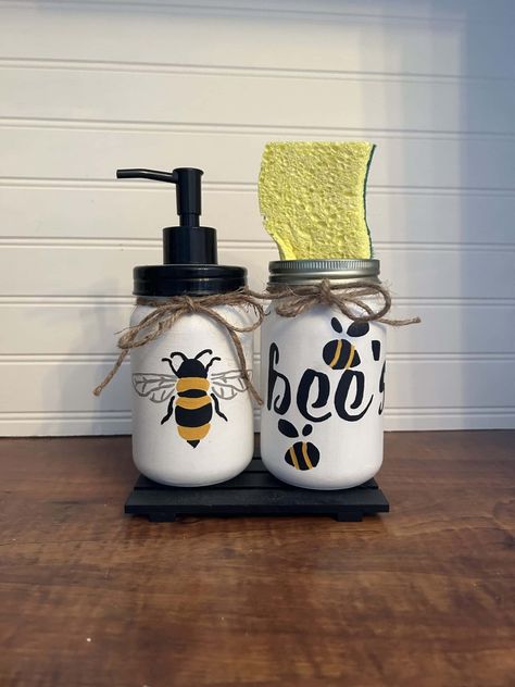 Brighten up your kitchen or bath with these pint size bee jars. Get rid of the disposable bottles and add some character to your home. Hand painted and sealed for protection. Honey Bee Bathroom Decor, Honey Bee Kitchen Decor Ideas, Bee Themed Bathroom, Bumble Bee Bathroom, Bee Theme Kitchen, Bumble Bee Kitchen, Bee Kitchen Theme, Amber Kitchen, Beach Jar