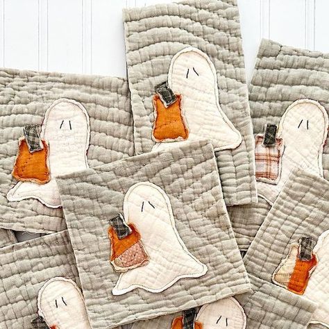 Quilted Fall Pillows, Fall Quilted Pillows, Sewn Halloween Decorations, Sewing Fall Projects, Crafts With Old Quilts, The Halsey Homestead, Halloween Quilting Projects, Fall Quilting Projects, Fall Fabric Crafts