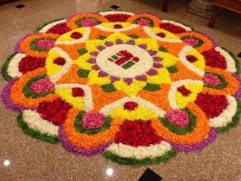 Rangoli Designs With Flowers, Crazy Quilting Ideas, Holi Decoration, Onam Pookalam Design, Onam Pookalam, Pookalam Design, Simple Flower Rangoli, Diwali Decorations At Home, Festival Rangoli